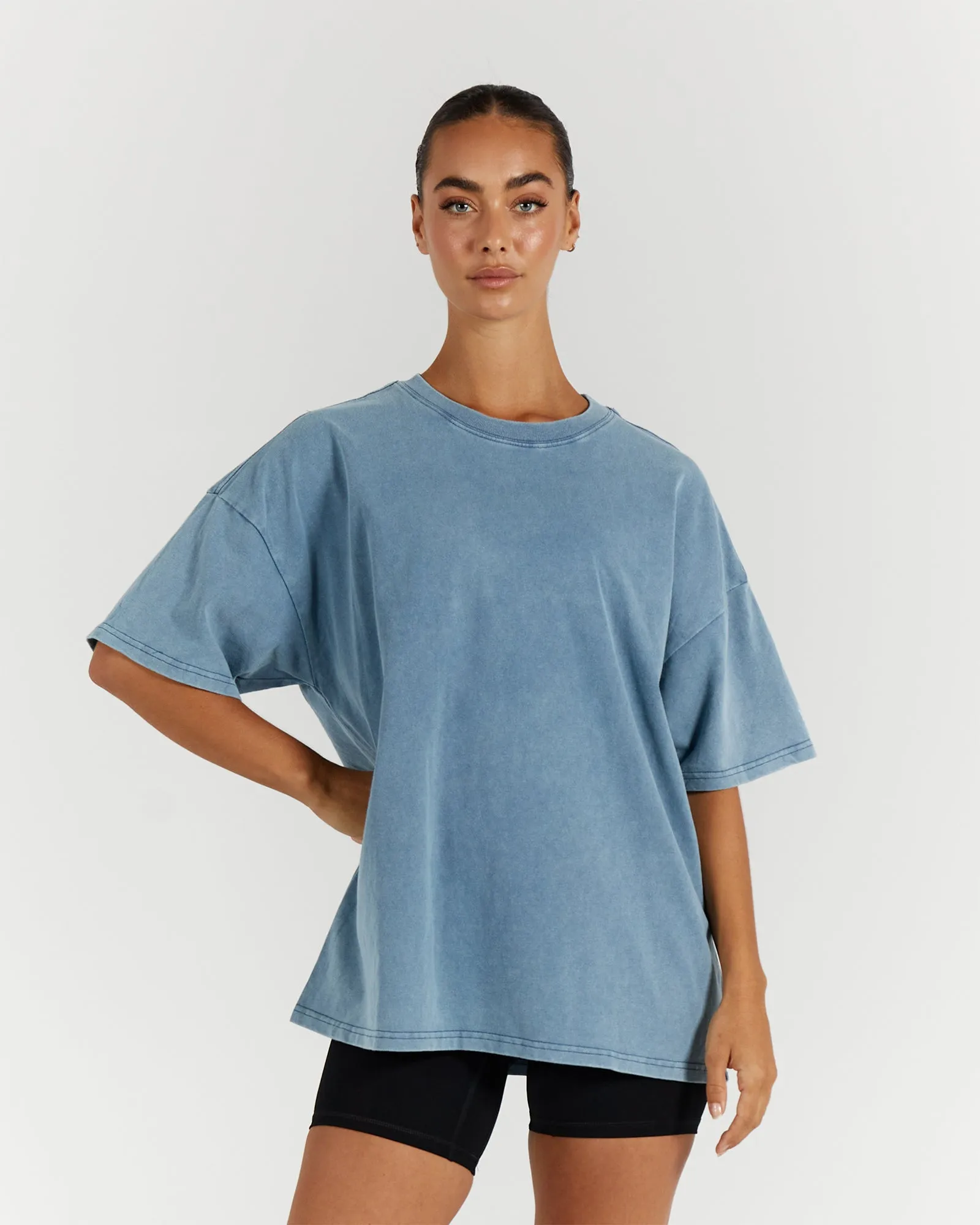 BOYFRIEND TEE - WASHED DENIM